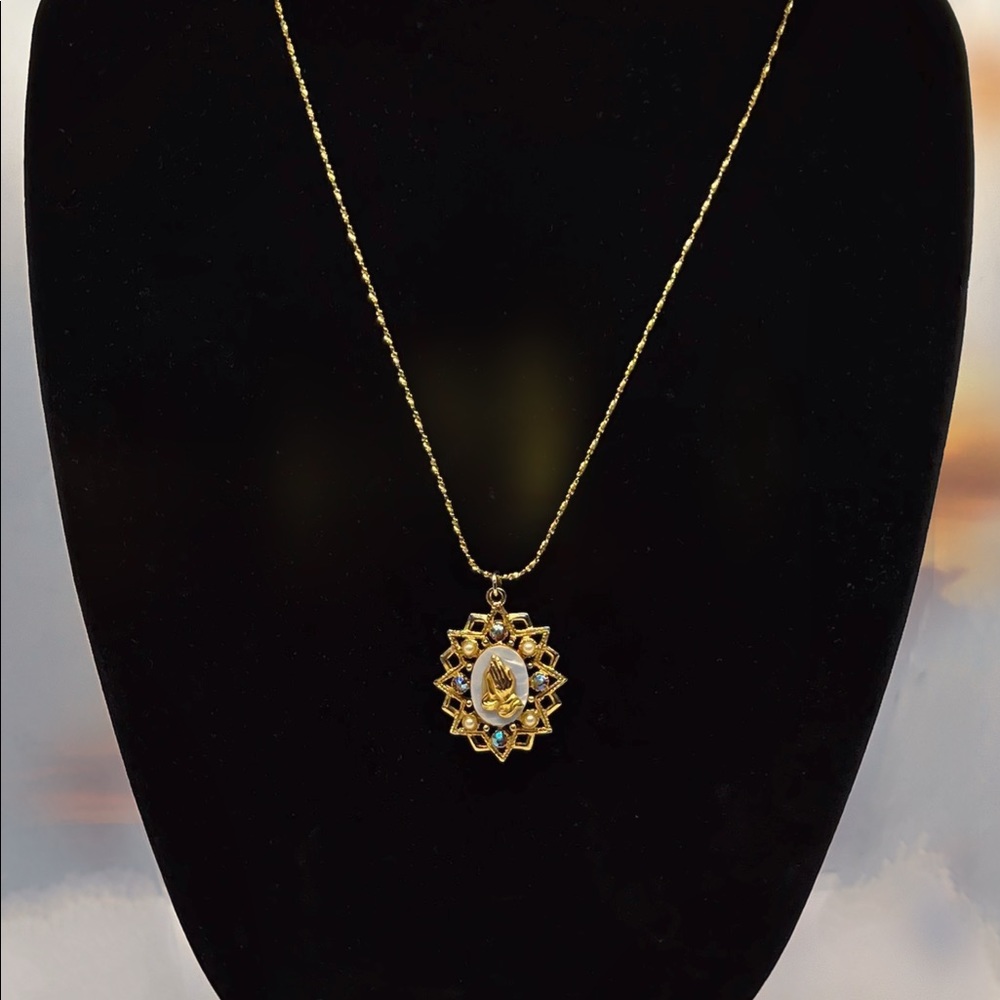 Vintage 12k GF Praying Hands Pendant Necklace